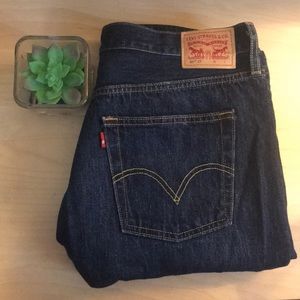 NWT Women’s Levi 501